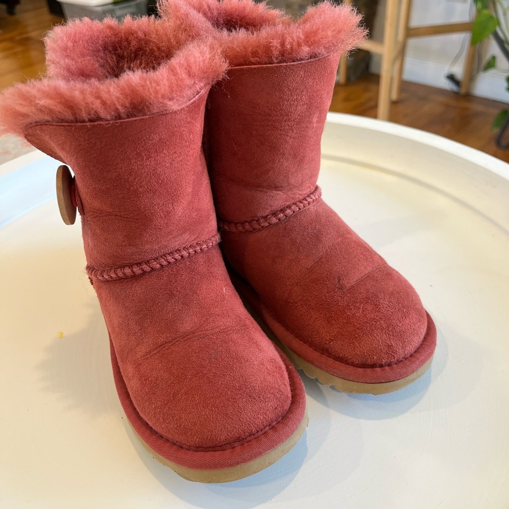 girls uggs size 9